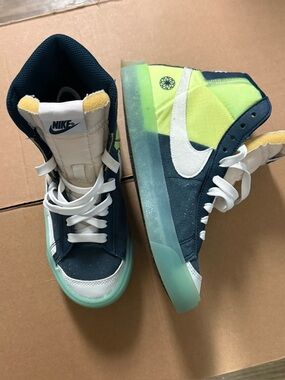 Nike Blazer Mid 77 Kids' High-Top Sneakers in Navy, Lime & White Size 4.5Y